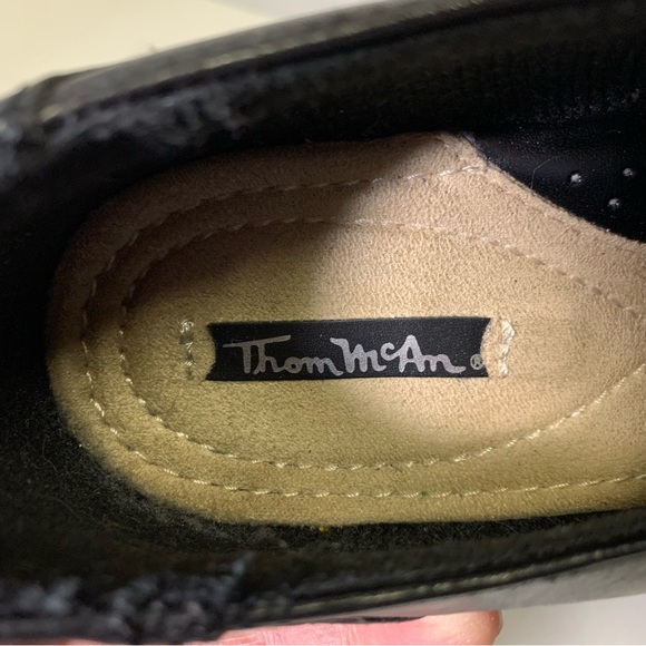 Thom McAn women’s Flossie Black Block Hell Buckle Slip-On size 7W - Picture 10 of 11